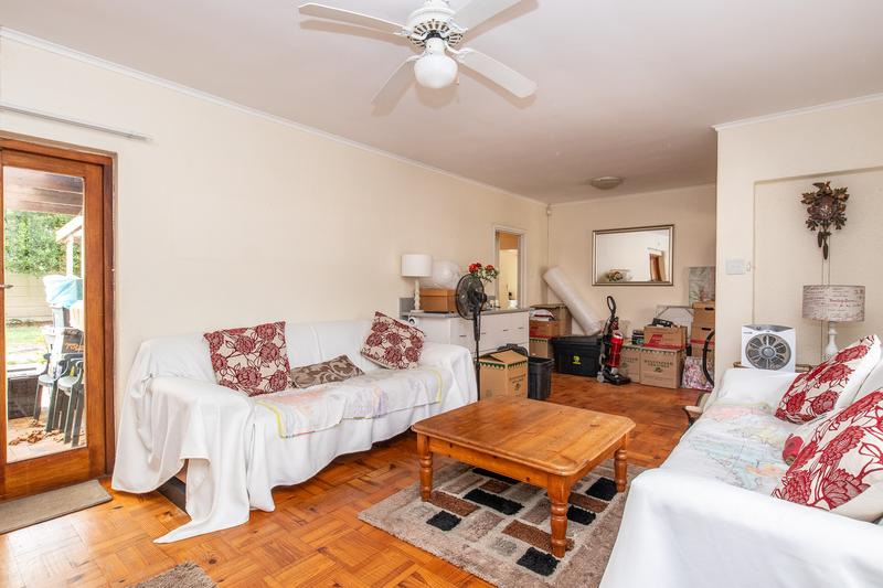 To Let 4 Bedroom Property for Rent in Meadowridge Western Cape